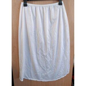 Vanity Fair White (L) Half Slip 23" Length,15" side slit 100% Nylon‎ EUC